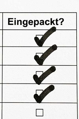 Unter der Überschrift "Eingepackt?" sind vier Kästchen abgehakt Unter der Überschrift "Eingepackt?" sind vier Kästchen abgehakt